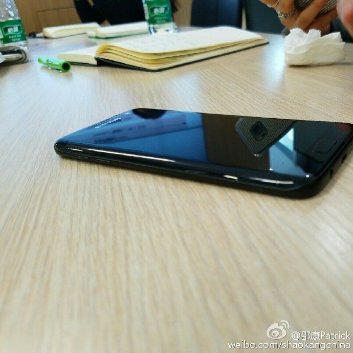 Galaxy S7 Edge Parlak Siyah Fotoğraf Galerisi 